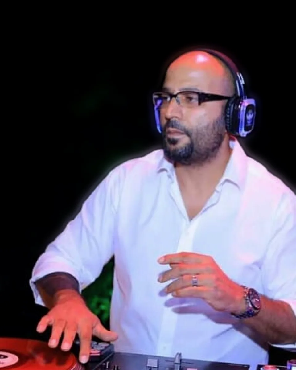 DJ RPM mixing on Technics turntables